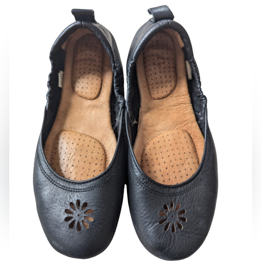 Acorn Black Leather Ballet Flats Foldable Size 8
